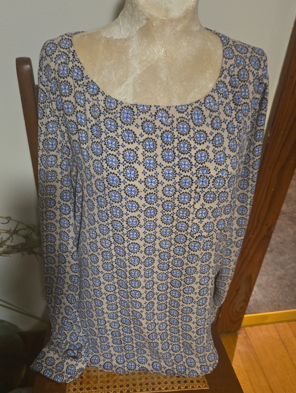 LOFT Beige and Blue Long Sleeve Scoop Neck Top Size Small